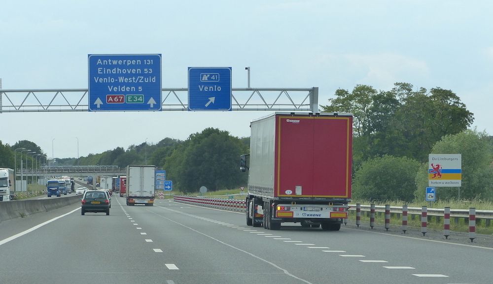 transporte-internacional-camiones-carretera-Holanda-Venlo