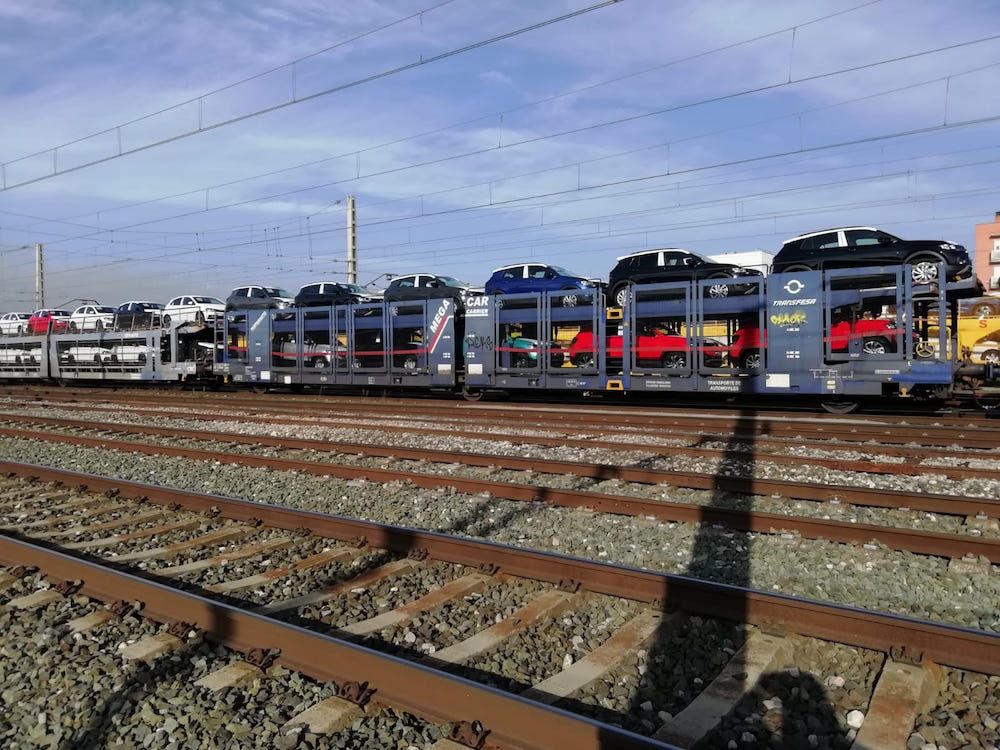 tren transfesa con coches volkswagen