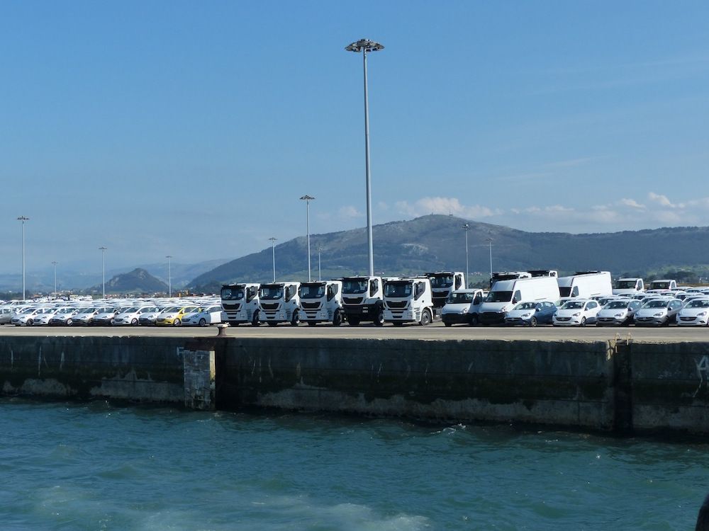 Puerto-de-Santander-camiones-y-furgonetas