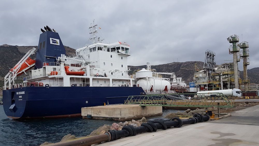 Operacion de bunkering de gnl en el puerto de Cartagena Operacion de bunkering de gnl en el puerto de Cartagena