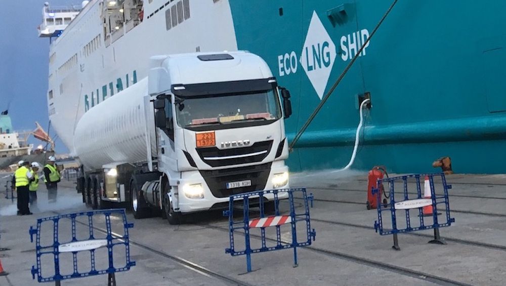 carga-gnl-puerto-valencia