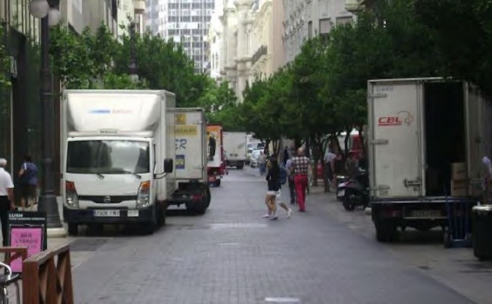 operaciones-de-carga-y-descarga-en-una-zona-peatonal-de-valencia operaciones-de-carga-y-descarga-en-una-zona-peatonal-de-valencia