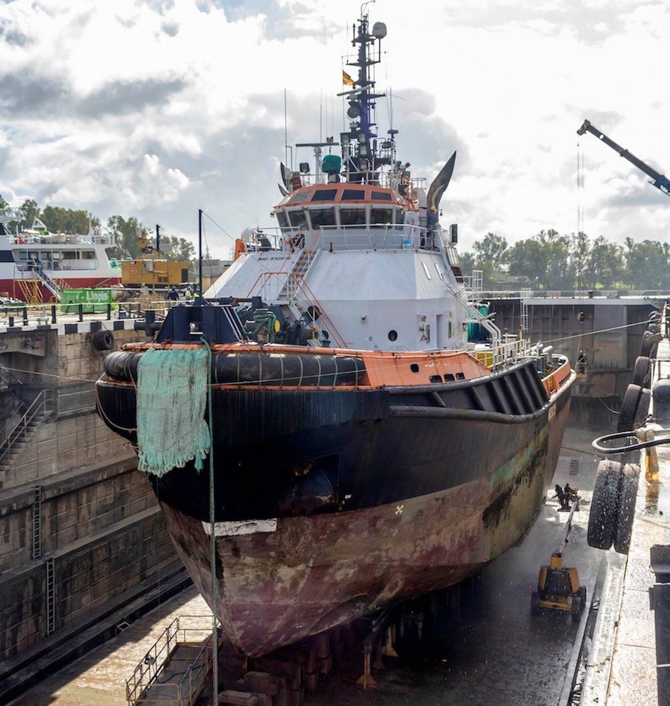 Remolcador Seabulk Angola en los astilleros del guadalquivir