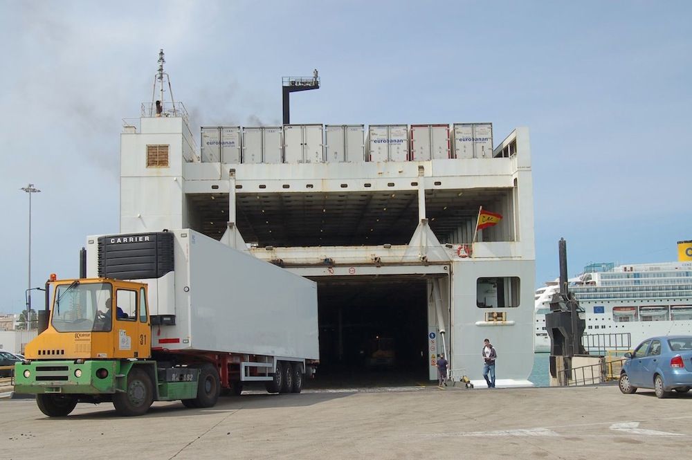 El-trafico-ro-ro-con-Canarias-mantiene-las-cifras-de-2014-en-los-siete-primeros-meses