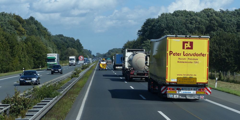 trafico camiones carretera autopista Alemania