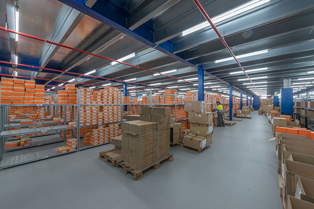 logisfashion-almacen-operario logisfashion-almacen-operario