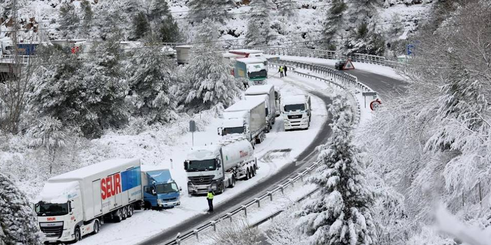 temporal nieve carretera camiones