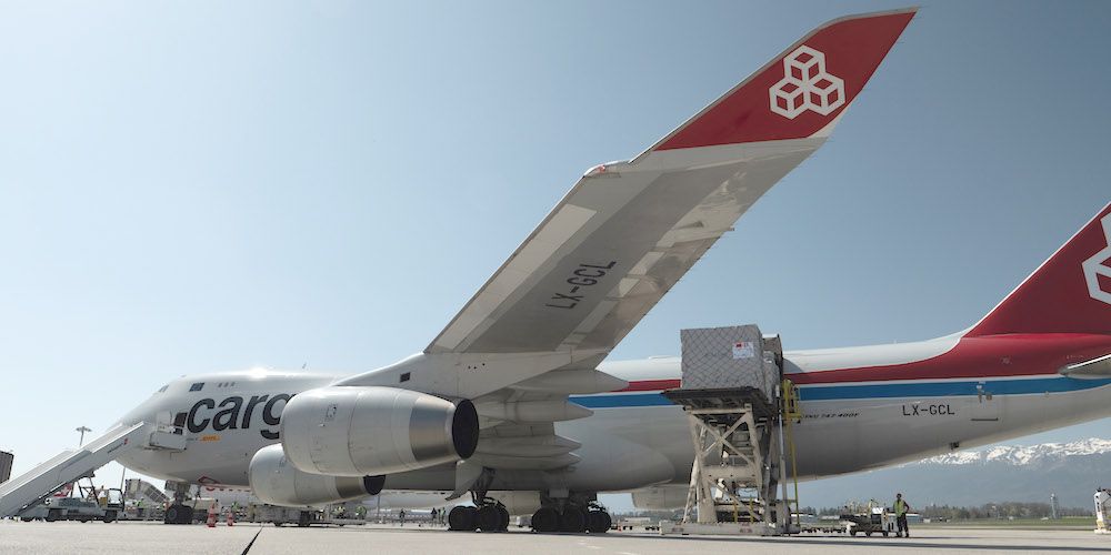 descarga carga aerea avion Cargolux