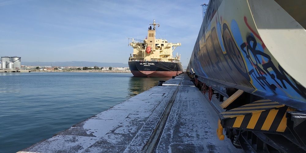 Transporte ferroviario de cereales en el puerto de Tarragona