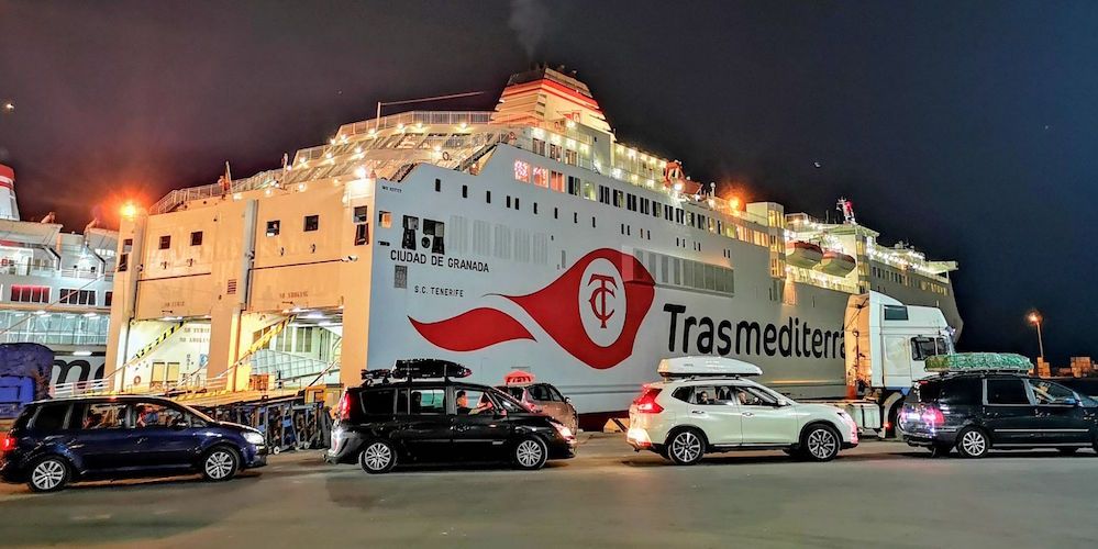 Ferry Ciudad de Granada en el puerto de Almería