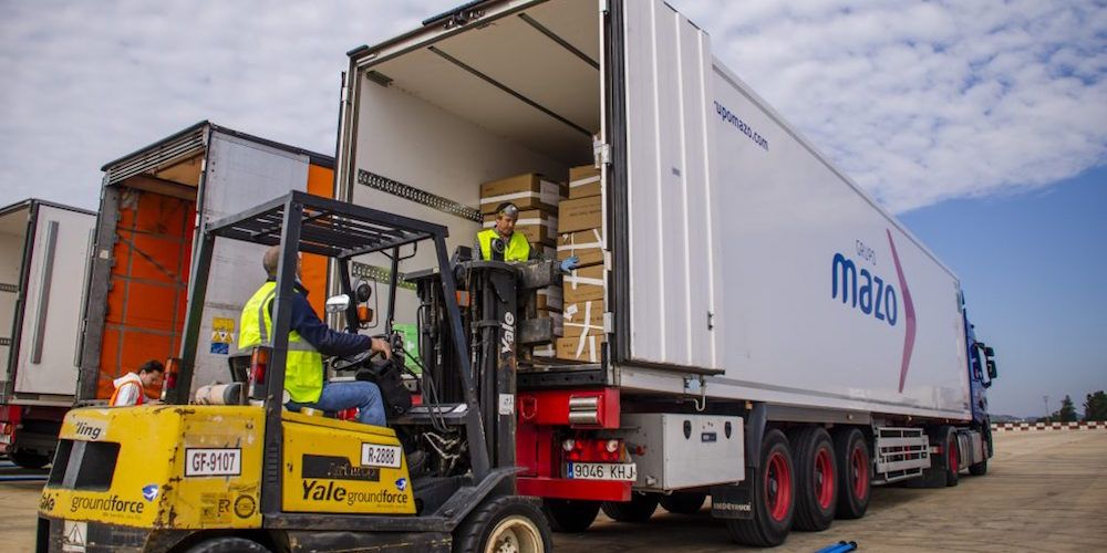 Mazo colabora en el transporte de material sanitario