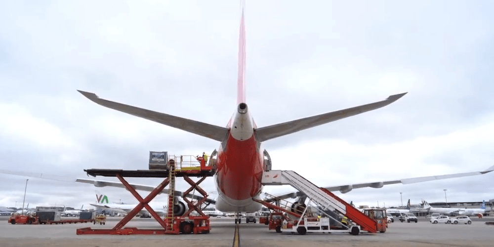 avion con mascarillas mitma barajas carga aerea