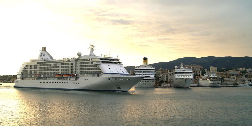 Varios-cruceros-en-el-puerto-de-Palma.jpg