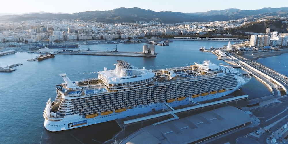 puerto Malaga vista aerea del puerto con crucero