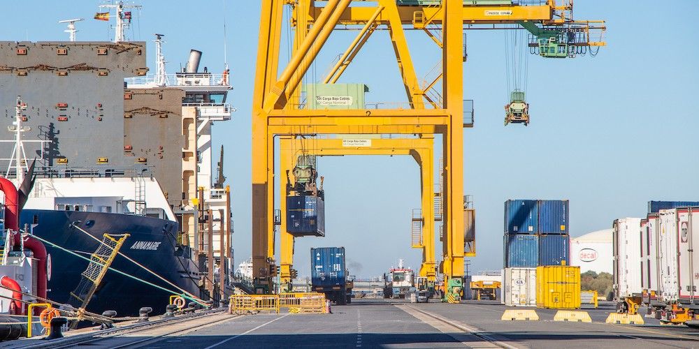 muelle sur puerto huelva estiba contenedores