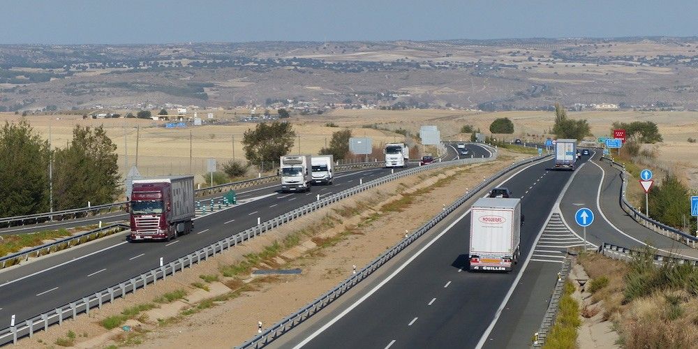 camiones en una carretera de Valencia