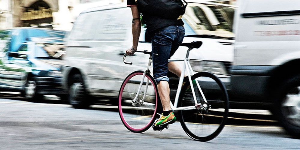 mensajero en bici paro