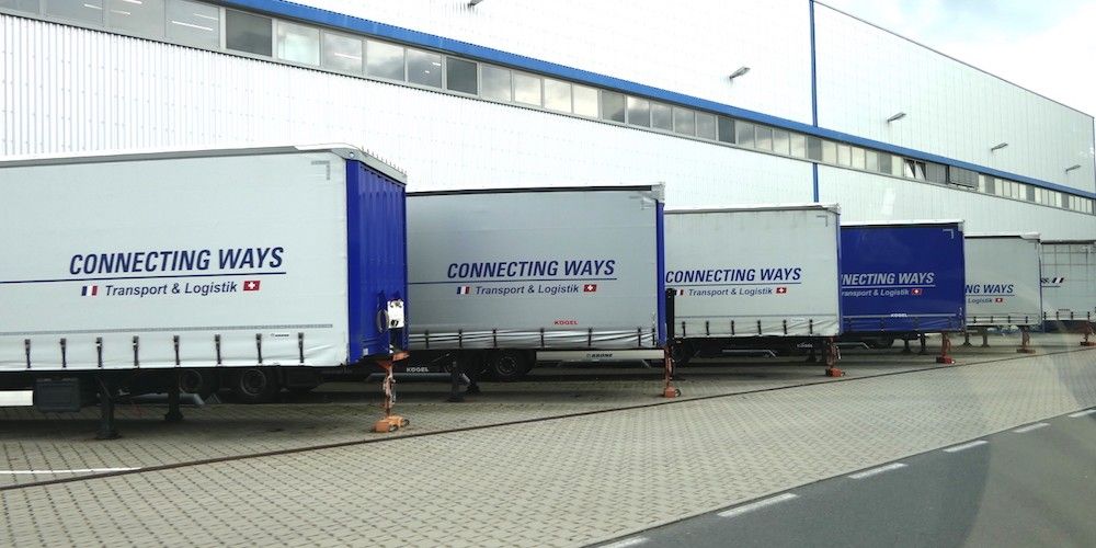 semirremolques-en-muelles-en-planta-Mercedes-Berlin