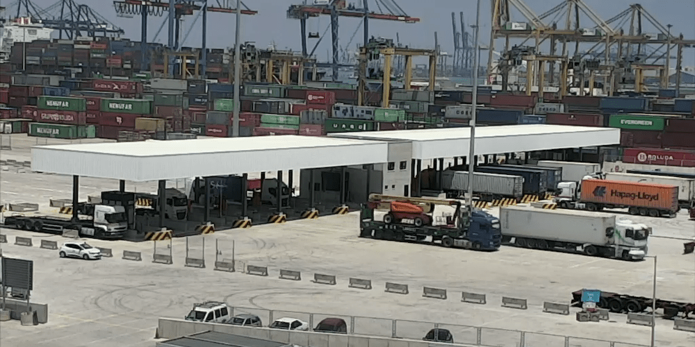 acceso-terminal-contenedores-puerto-valencia camiones