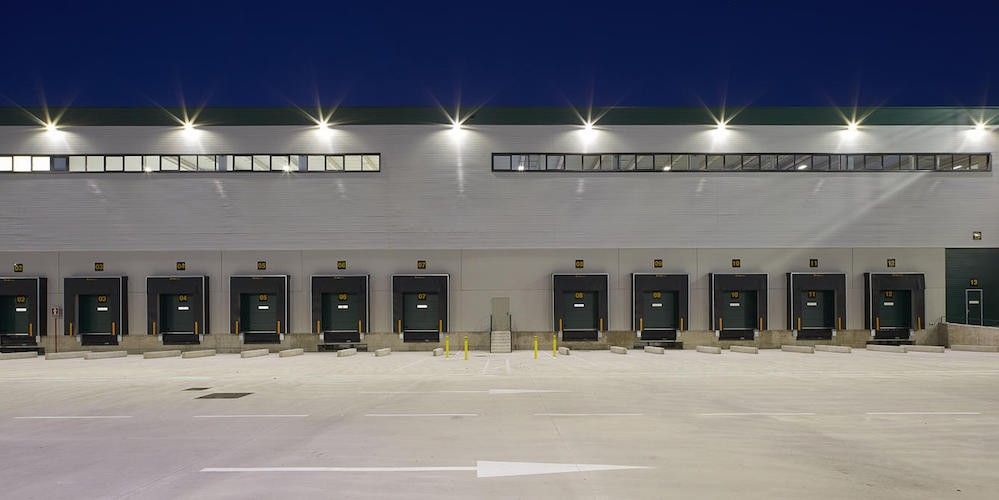 Prologis San fernando foto nocturna muelles vacios nave Prologis San fernando foto nocturna muelles vacios nave