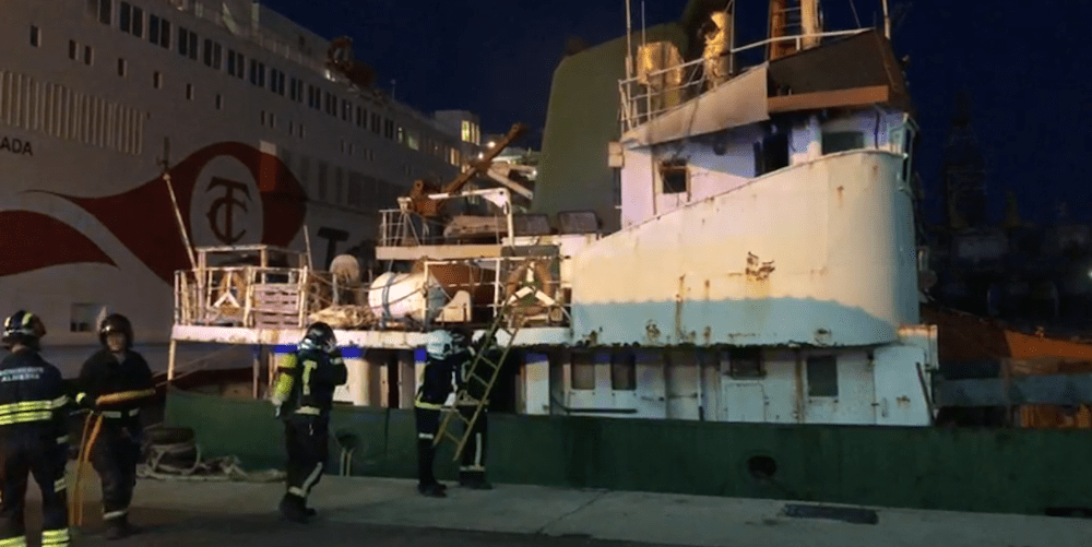 incendio buque puerto almeria mayo 2020