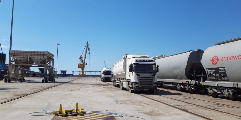 Trafico ferroviario de harina de soja en el puerto de Tarragona