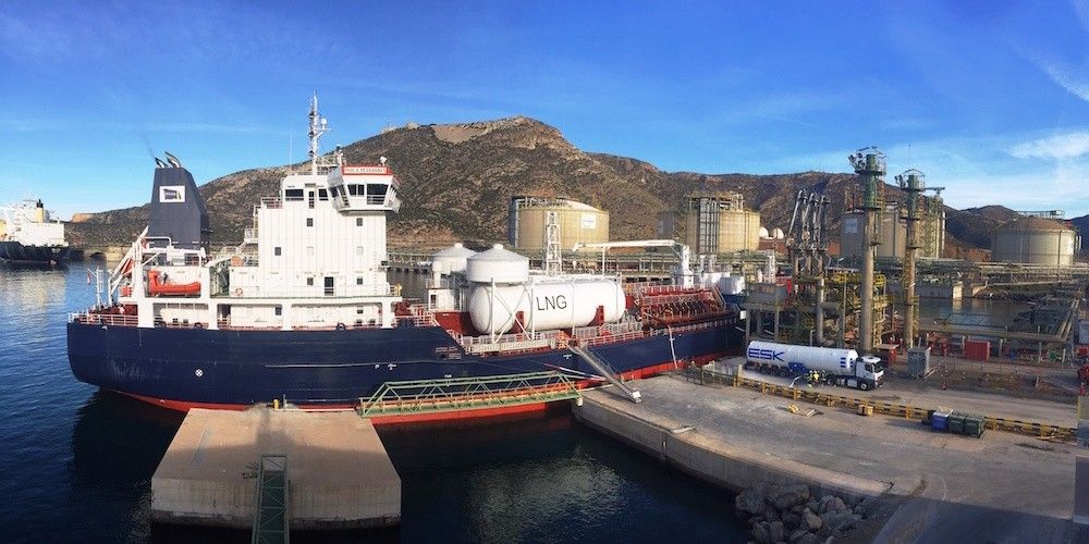puerto de cartagena suministro-de-combustible-de-Repsol