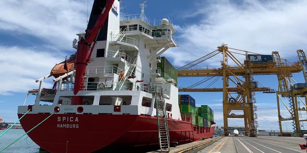 Portacontenedores JSV Logistic en el puerto de Barcelona