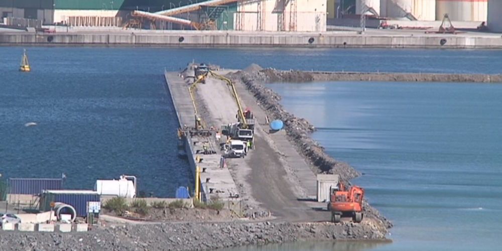 espigon del puerto de Bilbao