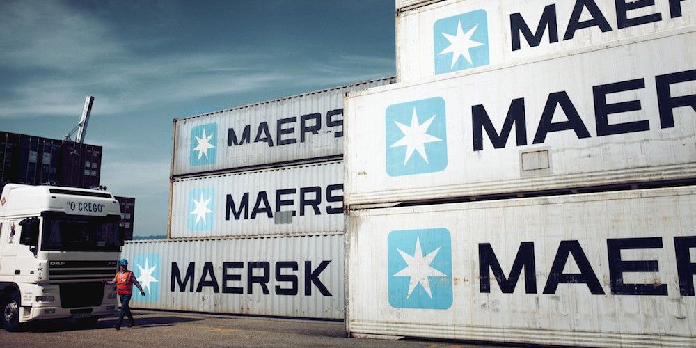 Contenedores de Maersk en un puerto