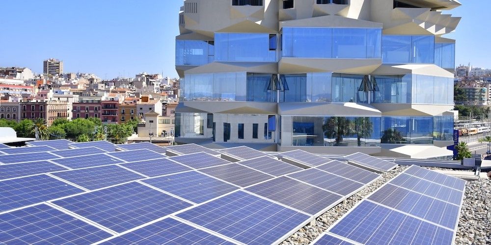 Placas solares en el puerto de Tarragona