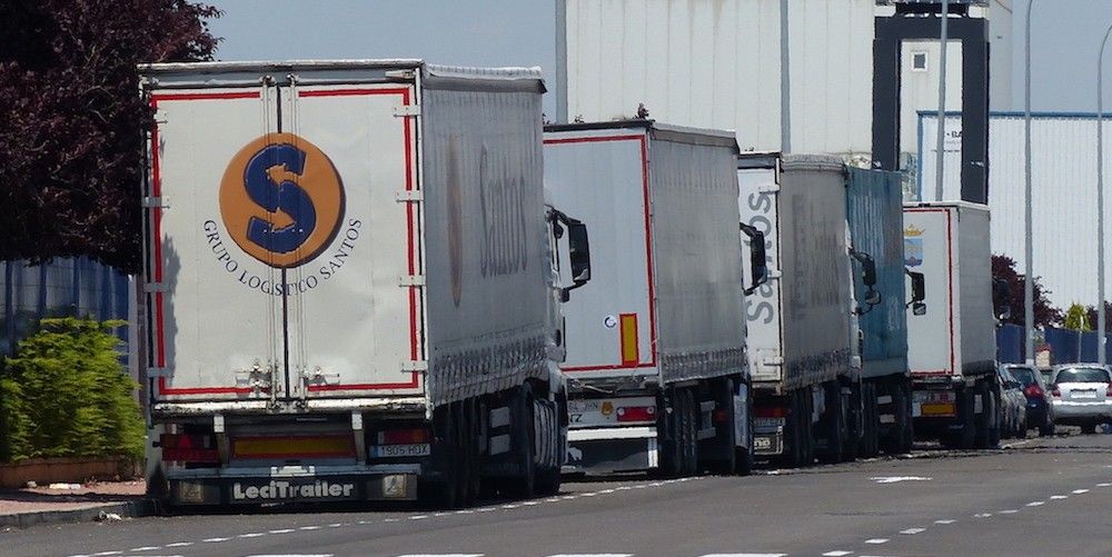 semirremolques aparcados Cabanillas