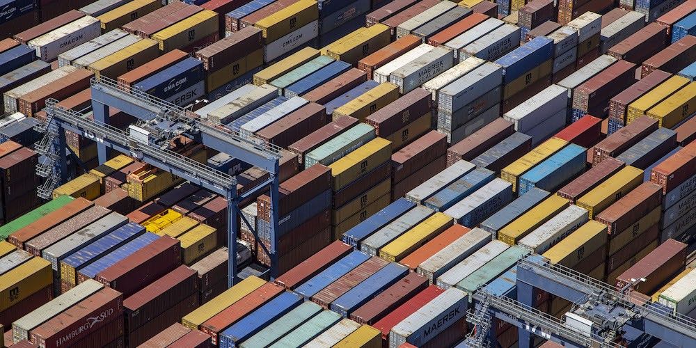 Trafico de contenedores en el puerto de Barcelona