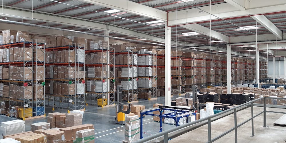 Almacen de Conforama en Lliria equipado con estanterias de Polypal