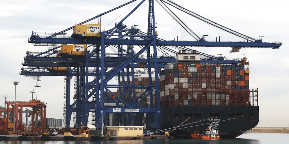 Buque Ain Snan de UASC en el puerto de Valencia