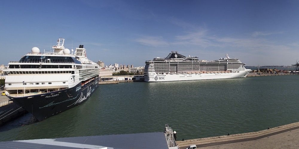 ap cadiz cuatro cruceros atracados