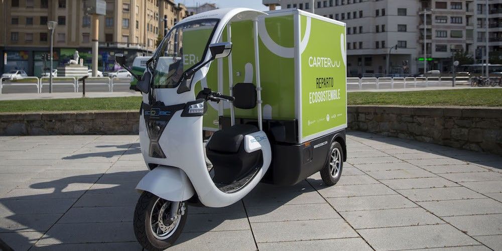 Ciclomotor de Correos Express para el reparto sostenible, proyecto Carteroo