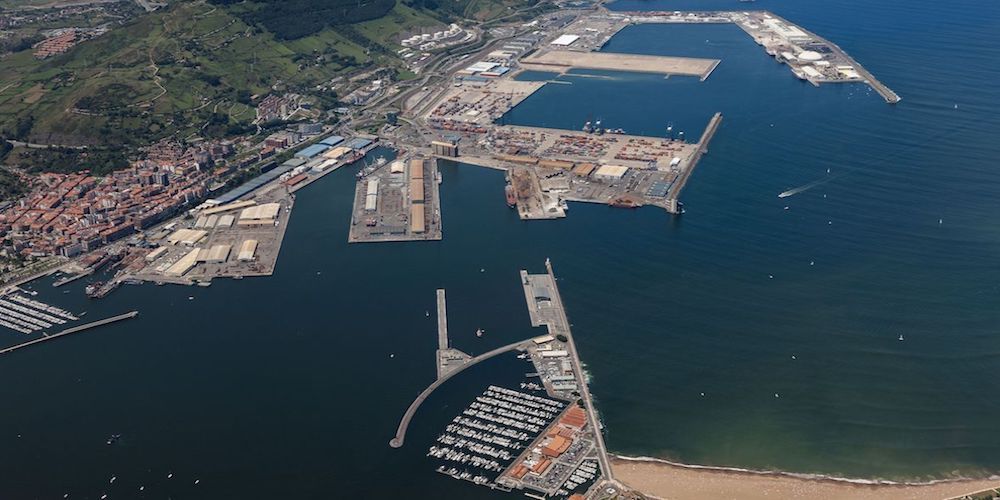 Vista aerea de las instalaciones del puerto de Bilbao