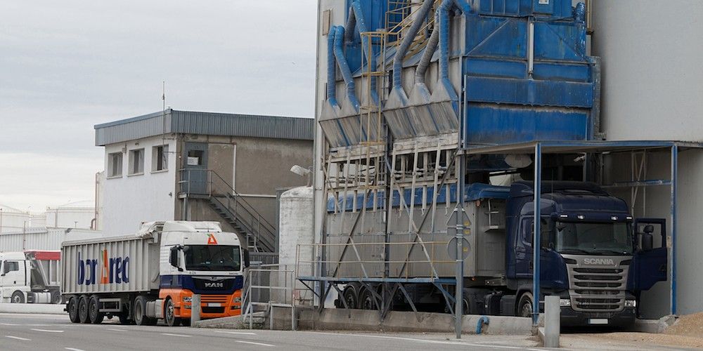 camiones en el Muelle de Castilla del puerto de Tarragona