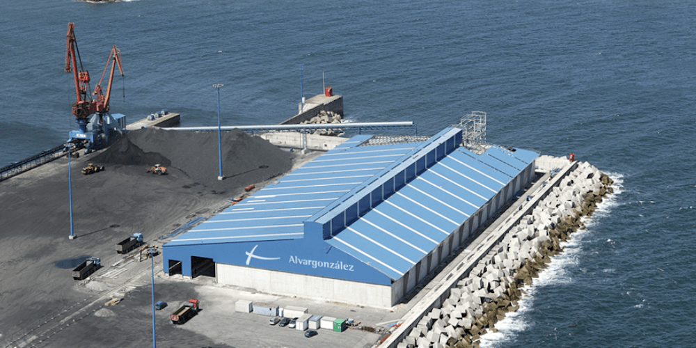 Alvargonzalez en puerto Gijon graneles solidos carbon