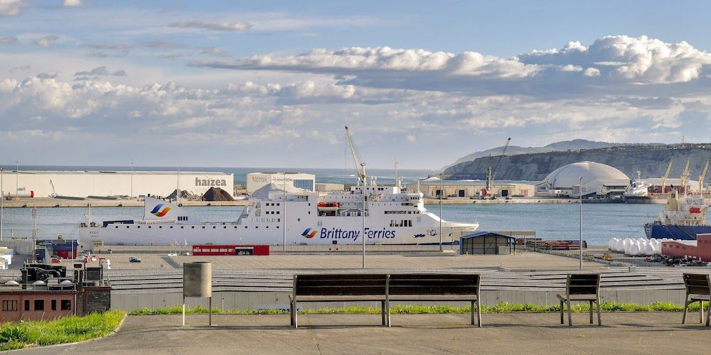 ferry Brittany Ferries en puerto Bilbao