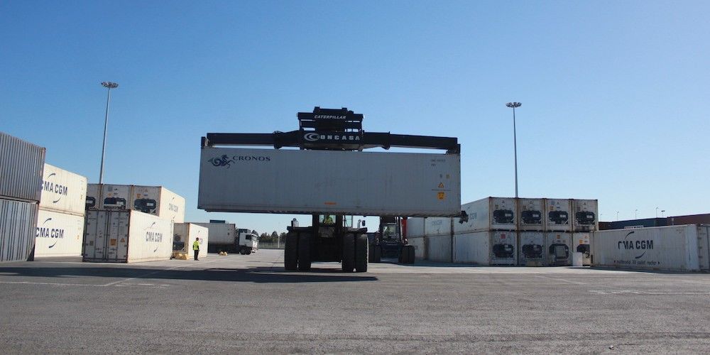 muelle sur-puerto-huelva reachstacker contenedores reefer Concasa