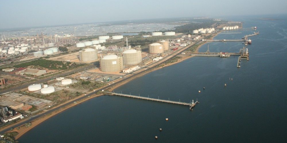 puerto Huelva aerea con terminal Enagas