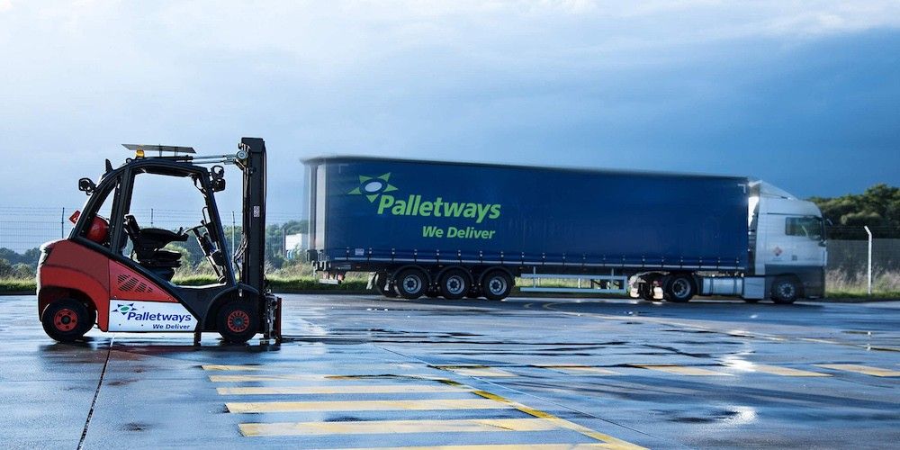 Camion y equipo de manipulacion de mercancias de Paletways