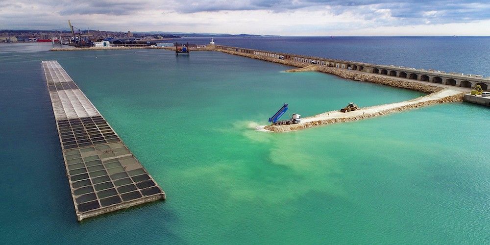 Obras del nuevo muelle de Baleares en el puerto de Tarragona