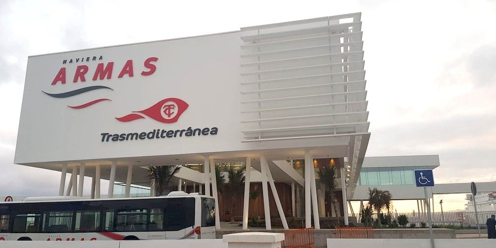 terminal de pasajeros y carga rodada de Naviera Armas Trasmediterranea en el Puerto de Las Palmas