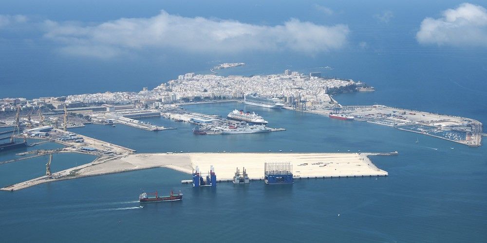 Instalaciones del puerto de Cadiz en 2020