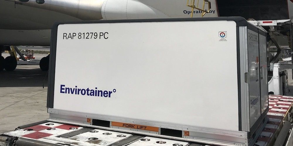 Contenedor Envirotainer para el envio de productos farmaceuticos Air France KLM