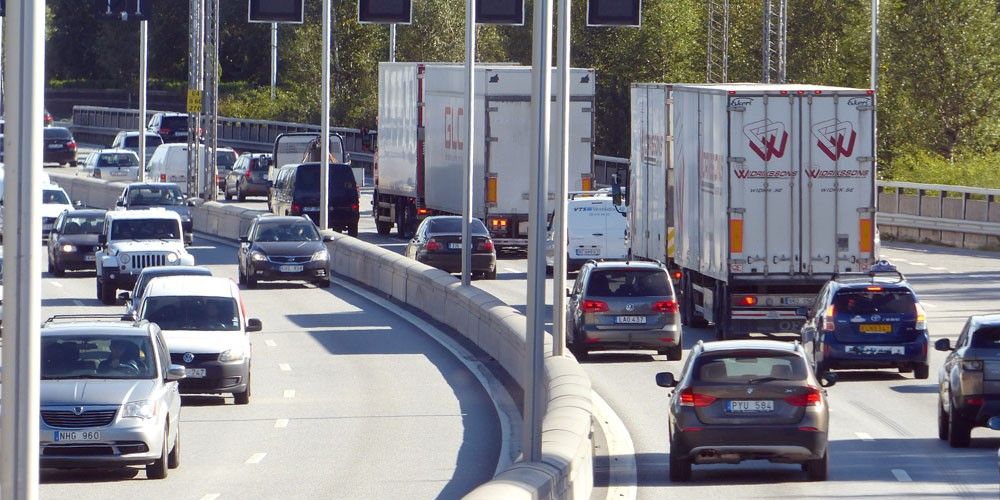 camiones-frigos-carretera-suecia