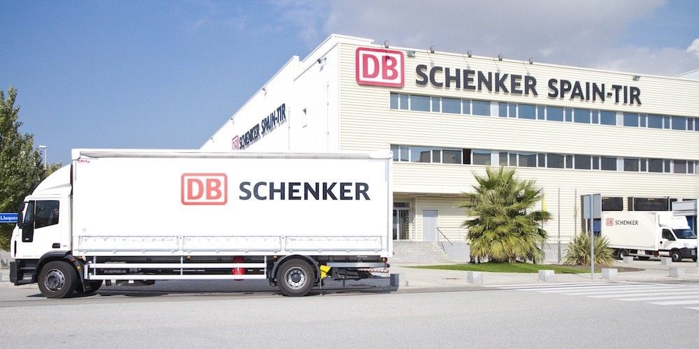 DB-Schenker-Zal-puerto-de-Barcelona
